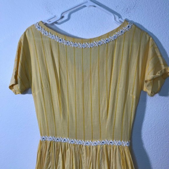 Unbranded VTG Embroidered Fit and Flare Dress - Picture 2 of 6